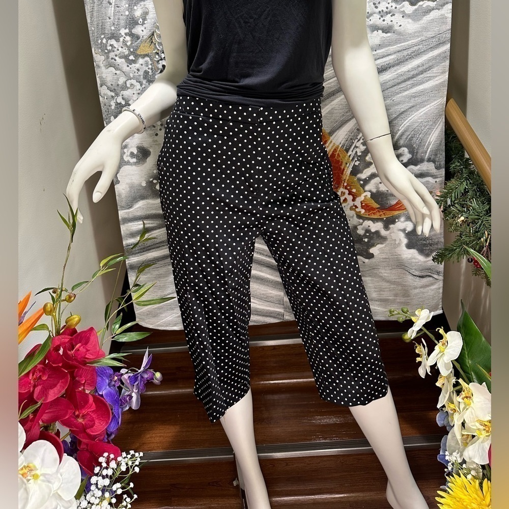 COUNTERPARTS BLACK WHITE POLKA DOT CAPRI PANTS STRETCH CROP RESORT TRAVEL 10 - Picture 2 of 12